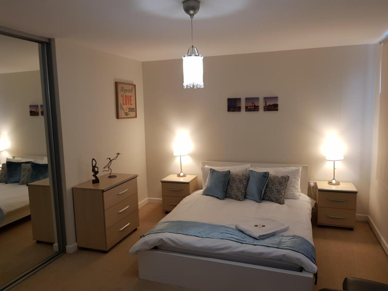 Royal Crossharbour Apartment ลอนดอน ภายนอก รูปภาพ